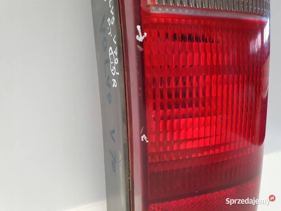 LAMPA PRAWA Volvo V70 I XC70 9600r TYLNA prawy Rudka