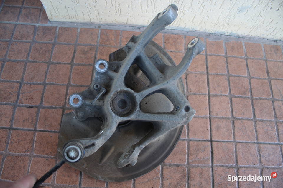 PIASTA ZWROTNICA PRAWY TYŁ PEUGEOT 407 20 HDI SW