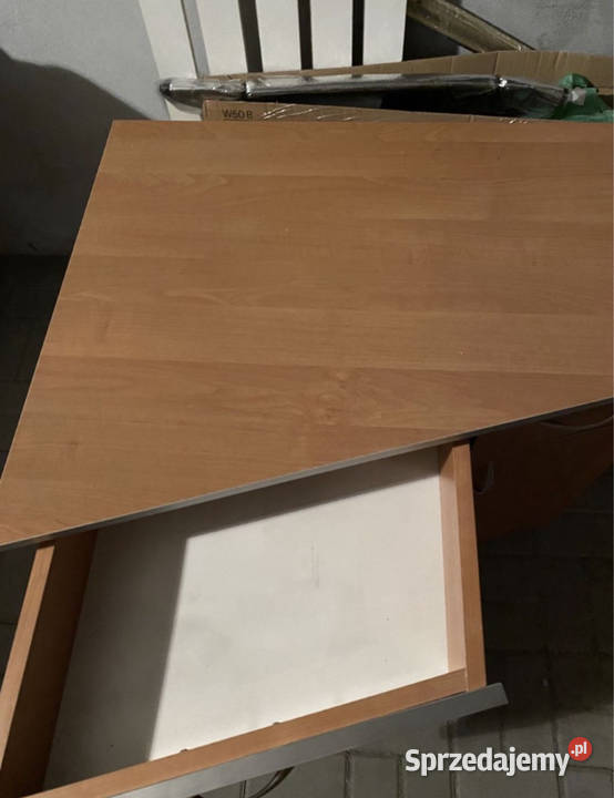 Biurko do nauki skośne z szufladami i półkami