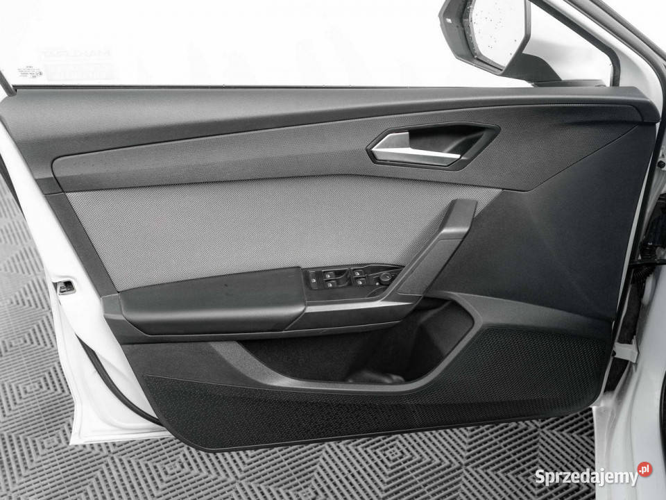 Seat Leon 15 TSI DSG Podgrzf I kier Czcof światła do jazdy dziennej Pępowo
