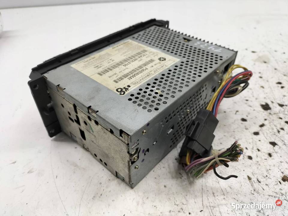 RADIO P56038586AI Jeep Cherokee II 19842001 Rok produkcji 2000