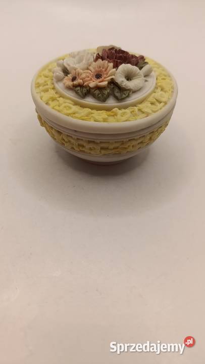 Pojemnik puzderko 3D kwiatowy bukiet Porcelana i szkło Zamość sprzedam