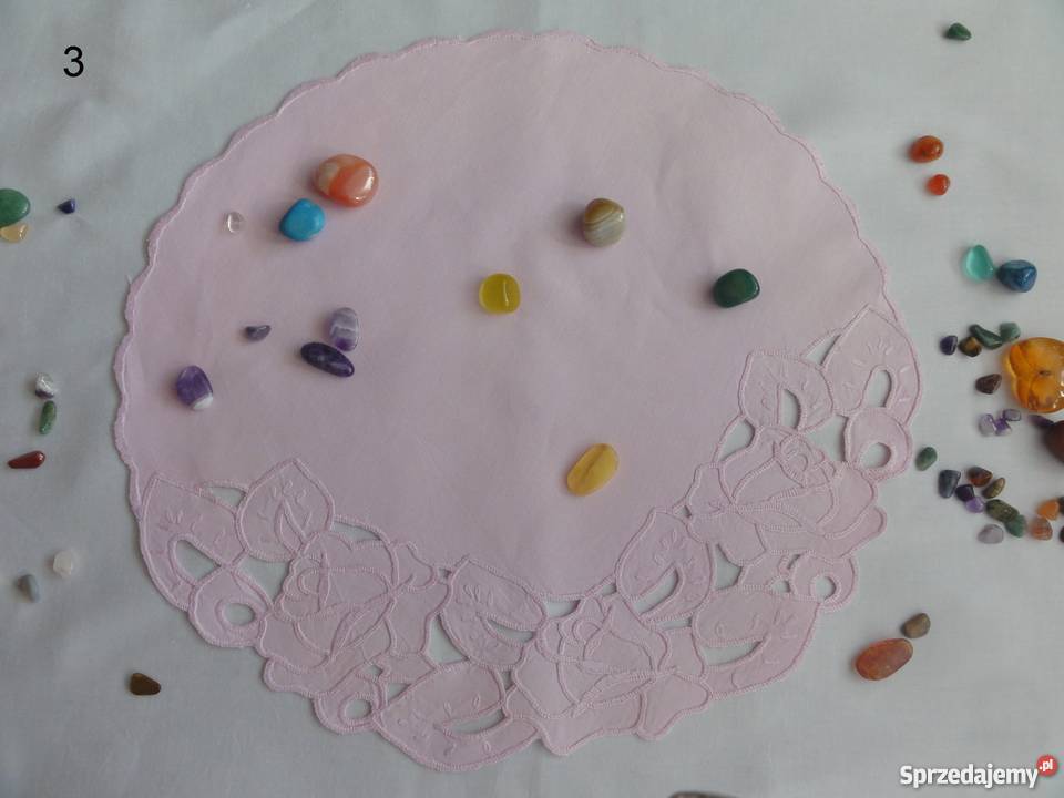 Kolorowe różowe bogato haftowane serwety Lublin