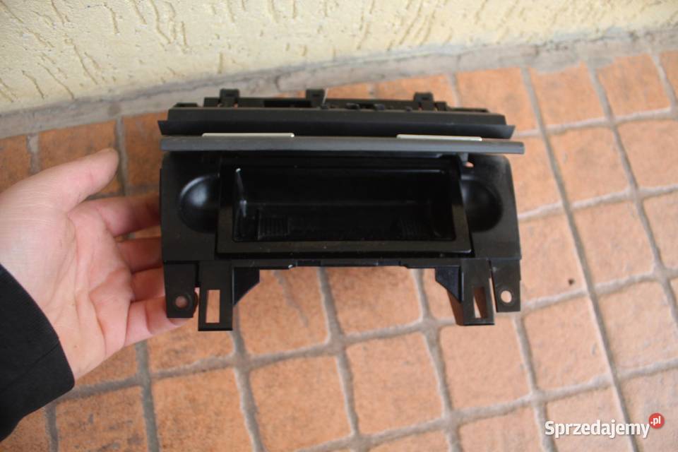 POPIELNICZKA AUDI A4 B6 8E0857951G