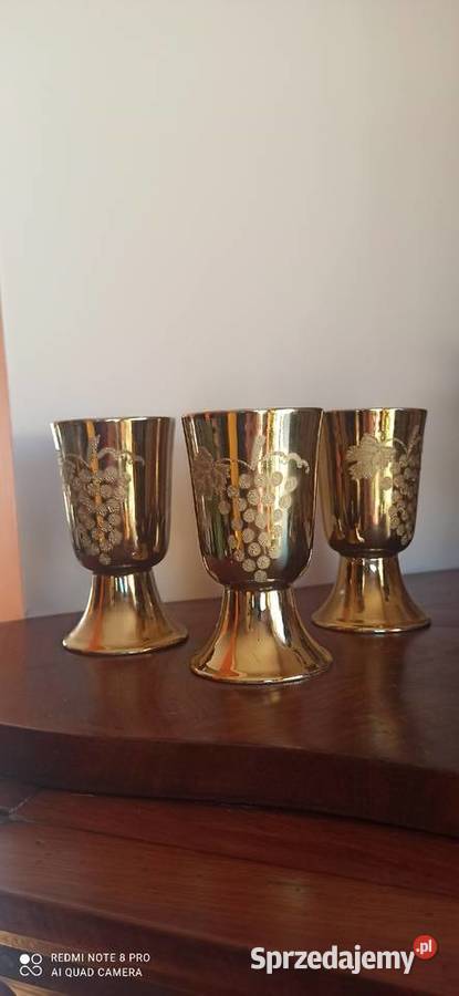 Zloty Kieliszek z białej porcelany Sygnowany M