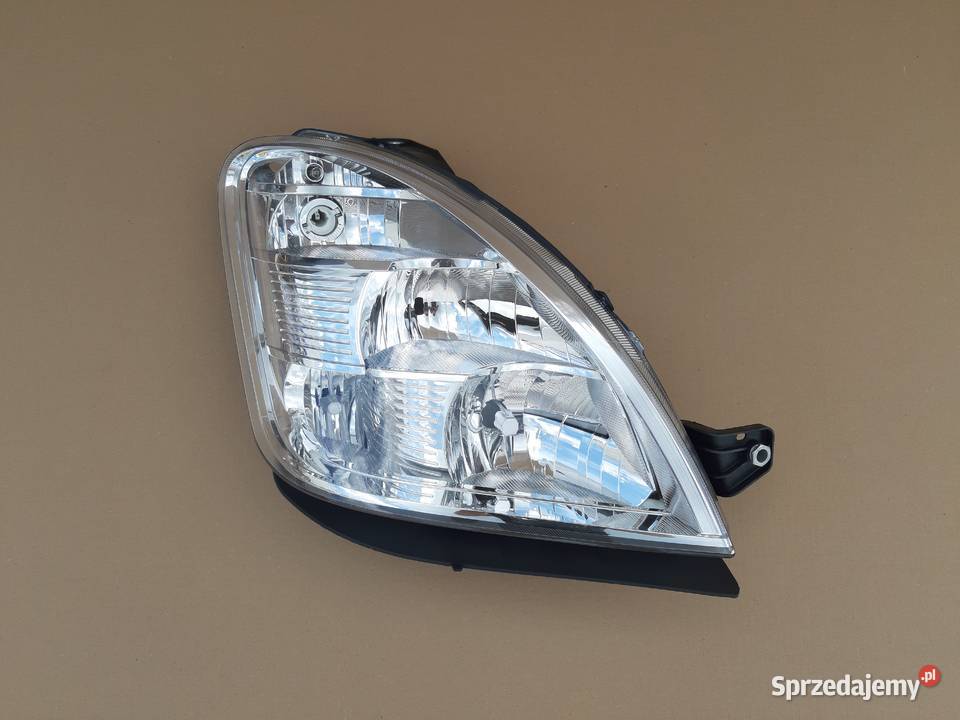 IVECO DAILY III LIFT REFLEKTOR PRAWY LAMPA PRAWA Trzciel
