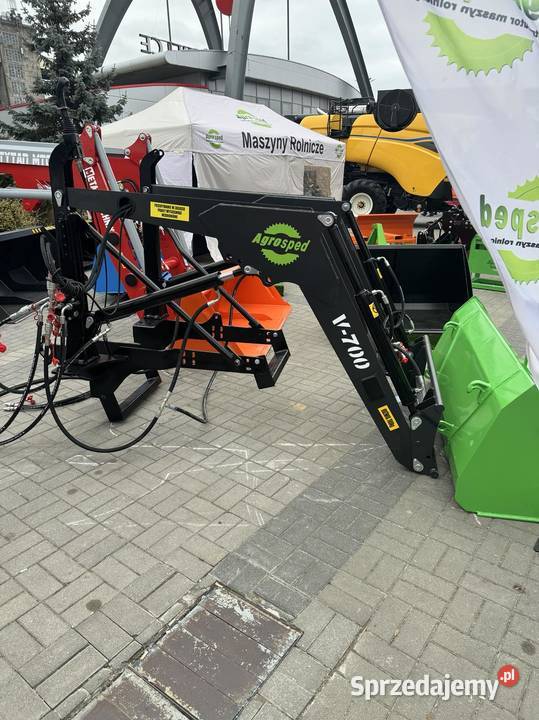 Ładowacz czołowy firmy Agrosped model V700 łódzkie Kacprów