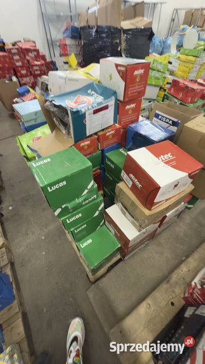 Zapas Magazynowy nowych części samochodowych osobowe