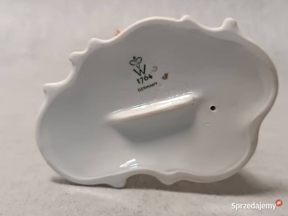 WALLENDORF Putto z z zajączkami Kolekcjonerska Porcelana i szkło Dobrzany