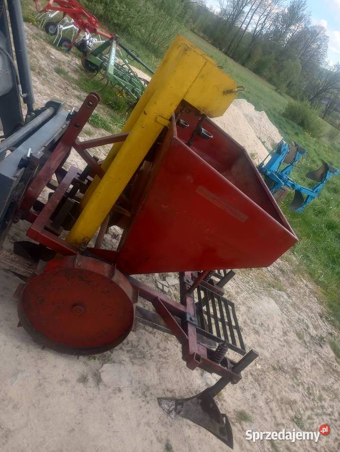 Sadzarka do ziemniaków nieuszkodzony Siewniki i sadzarki Huta Nowa sprzedam