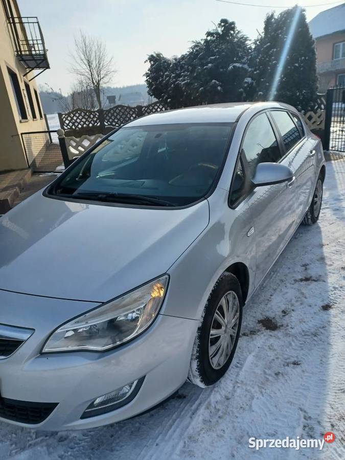 Opel Astra J 2010 BGAZ Klima Hak Zadbany Zwierzyniec