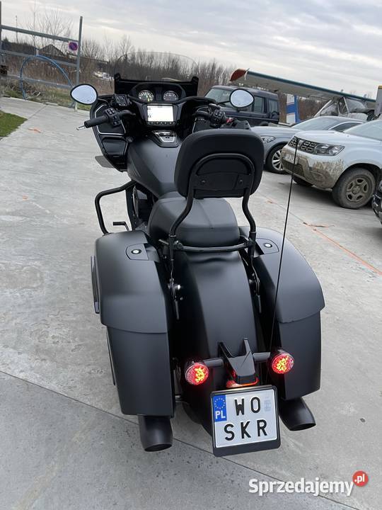 Indian Challenger Dark Horse MAT 2021 cruiser