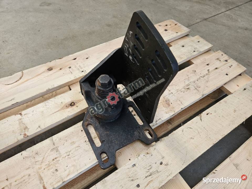 Uchwyt błotnika LH Valtra N111 N121 N141 Układ kierowniczy i oś przednia Byków