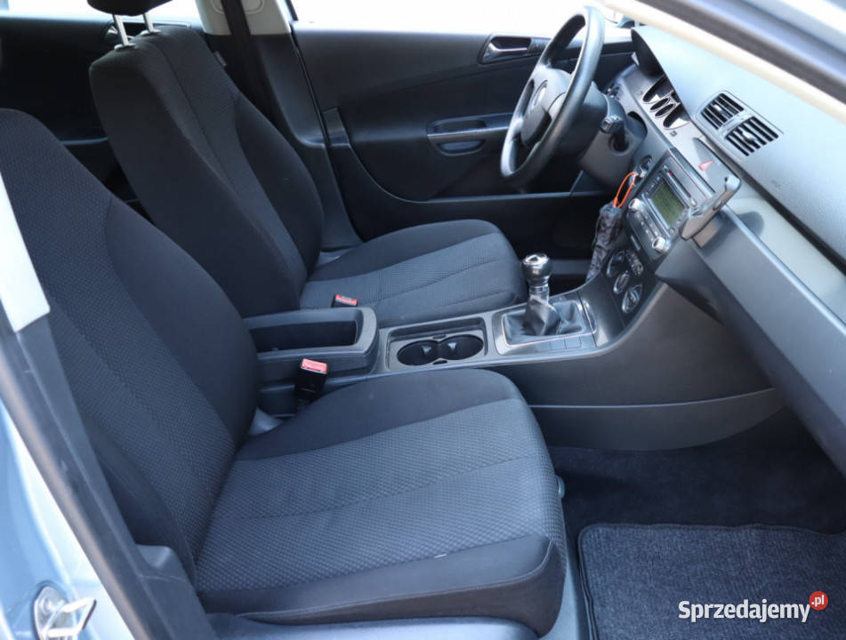 VW Passat 16 FSI nieuszkodzony Piaseczno sprzedam