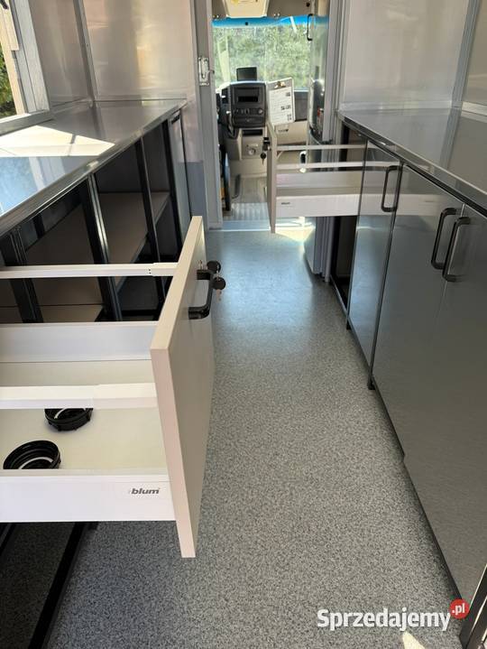 Samochód gastronomiczny Food truck Mercedes nieuszkodzony Koło