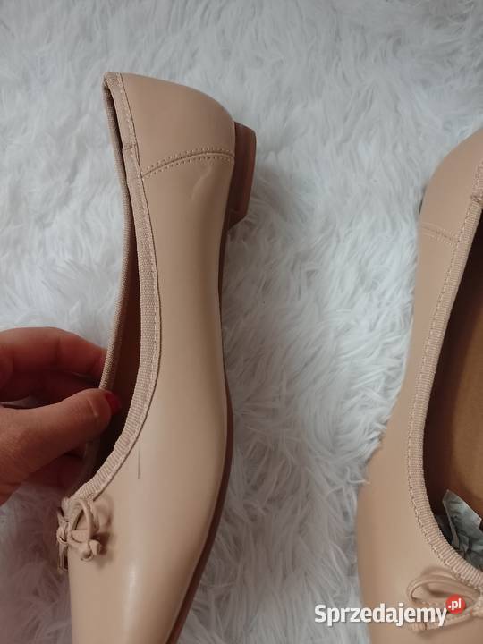 39UK9 ASOS Design Beżowe baleriny biznesowe z Kraków