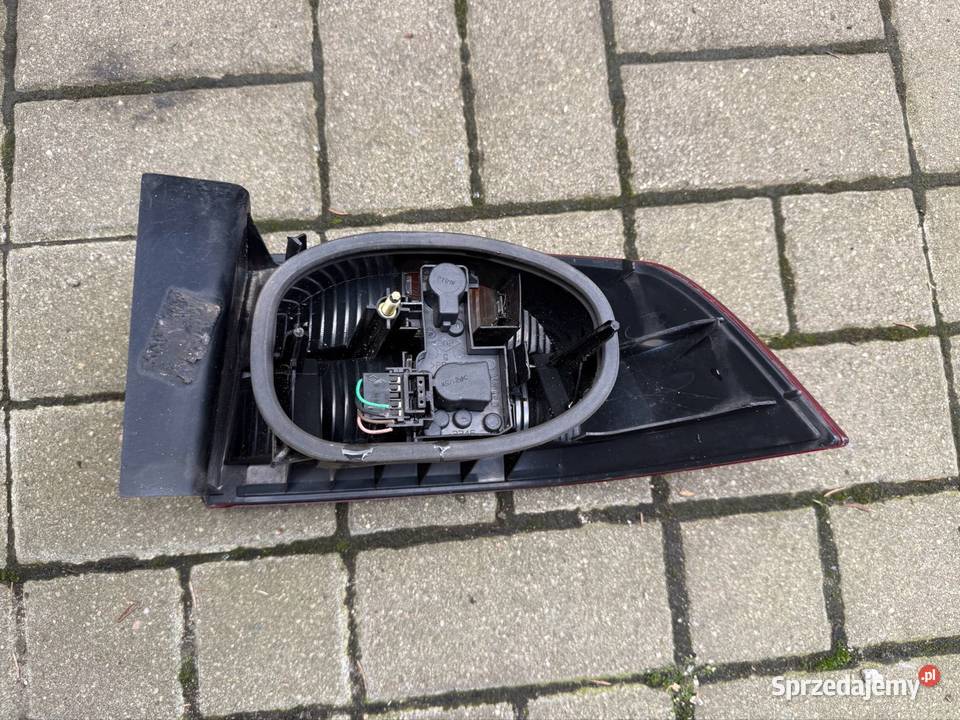 Lampa lewa tył zewnętrzna sedan Renault Laguna osobowe Ostrów Wielkopolski