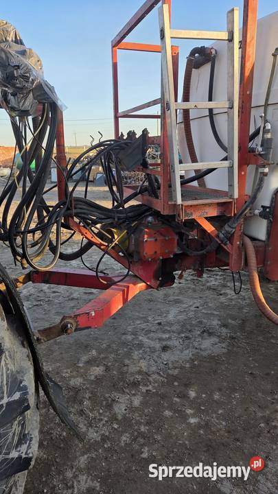 Opryskiwacz Holder 21 m 2700 litrów skrętny Baszków