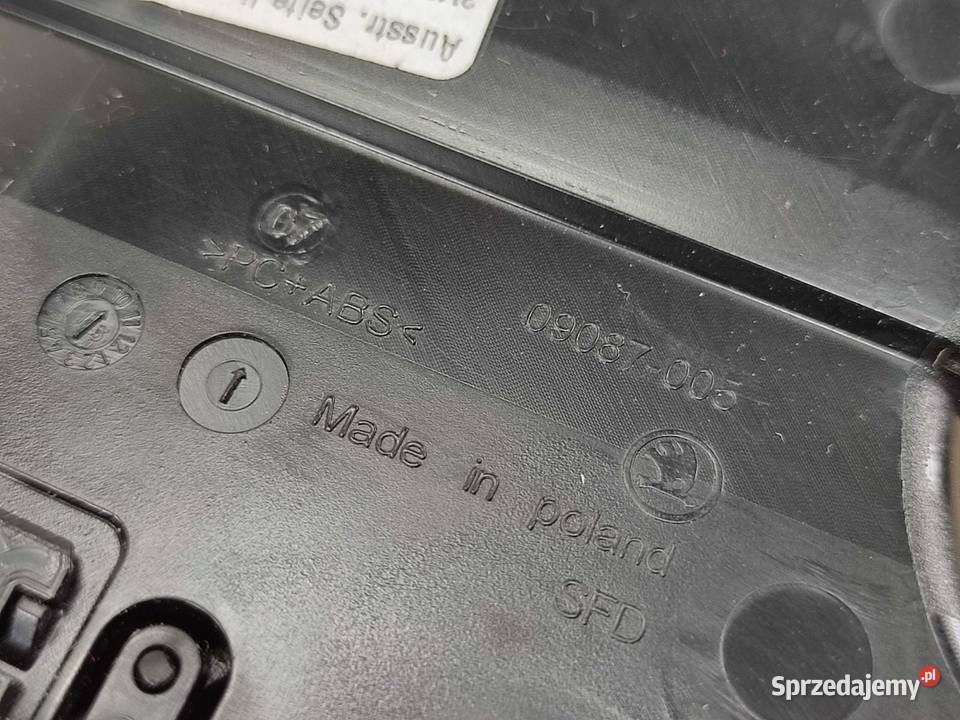 KRATKA NAWIEWU DESKI LEWA SKODA SUPERB III 2015 Kratki nawiewu