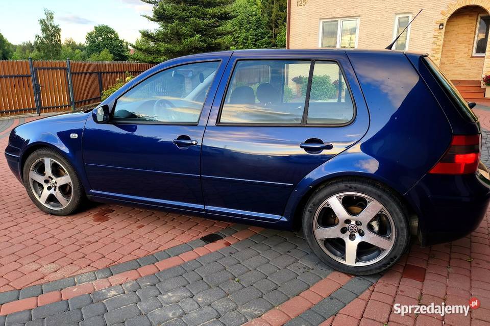 Volkswagen Golf 16 BenzynaLPG 2003r benzyna+LPG Mrozowa Wola