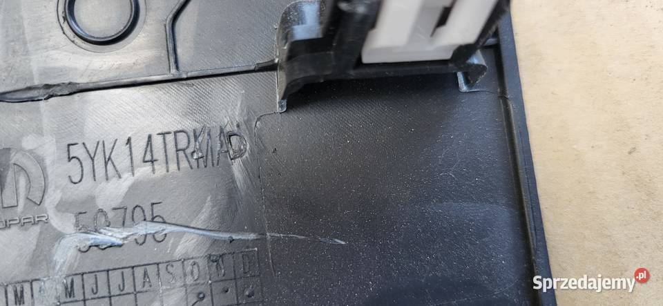 DOLNA DESKA ROZDZIELCZA OSŁONA KOLAN KIEROWCY Rok produkcji 2021 Deski rozdzielcze, konsole Mojusz sprzedam