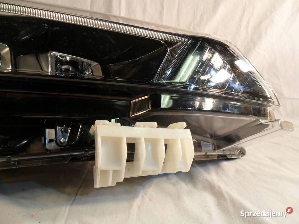 REFLEKTOR PRZÓD STRONA PRAWA NISSAN LEAF II ZE1 Lampy przednie wielkopolskie Nowy Tomyśl