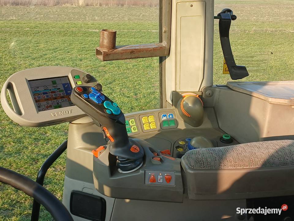 FENDT 818 VARIO tms Umowa kupna sprzedaży Kraśnik
