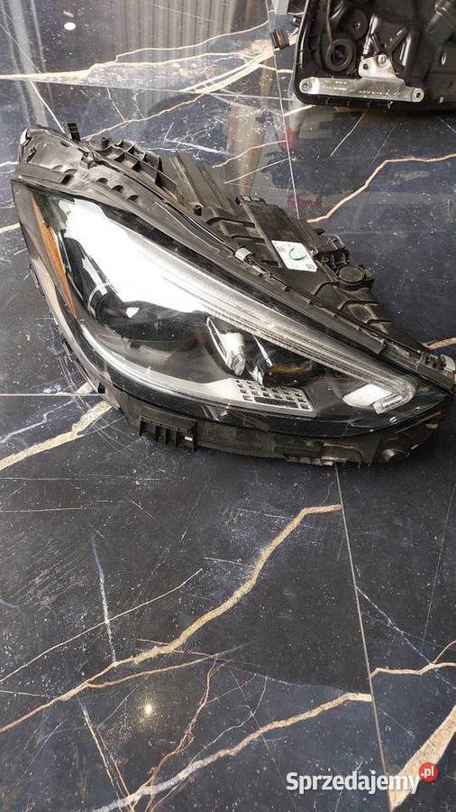 Lampa przód prawa mercedes w206 uszkodzona benzyna Ząbki