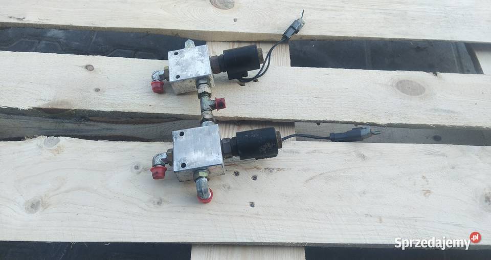 4 wyjścia Kostka Oleostar 2 TEREX Telelift 2506 Kielce