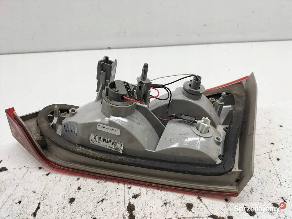 LAMPA TYŁ W KLAPĘ LEWA KOMBI BM5113A603DC Ford sprzedam