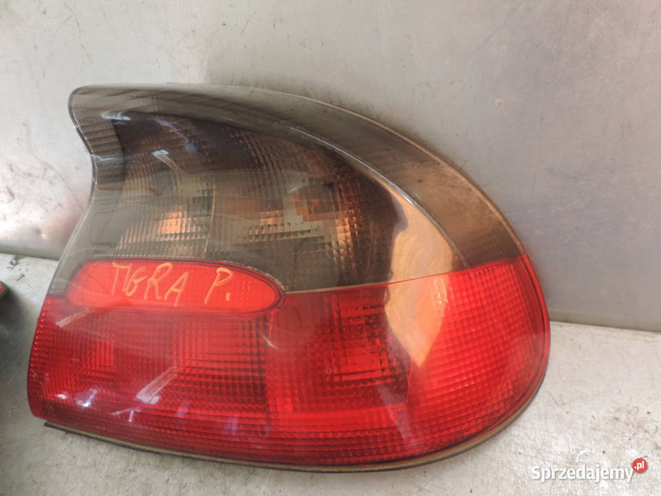 LAMPA PRAWY TYŁ OPEL TIGRA A Rok produkcji 2000 Nowy Sącz