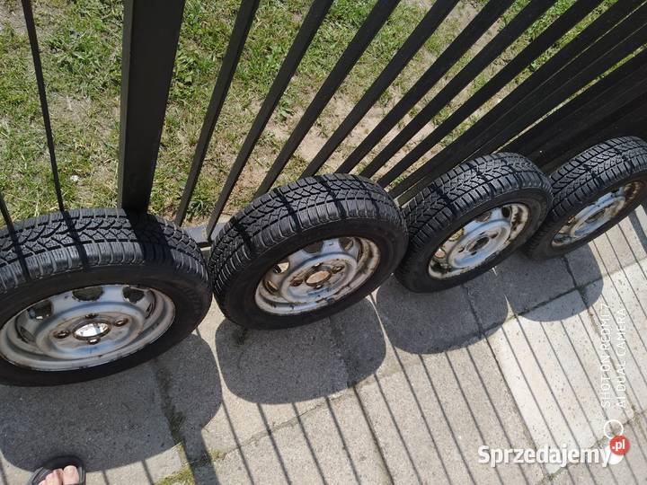 Komplet felg stalowych z oponami zimowymi Reda