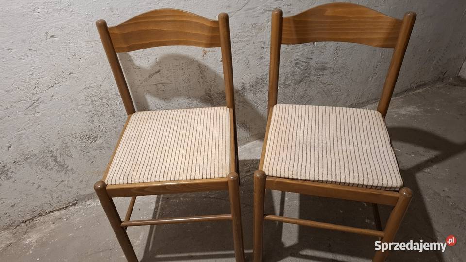 Dwa krzesła z czasów PRLU Wadowice