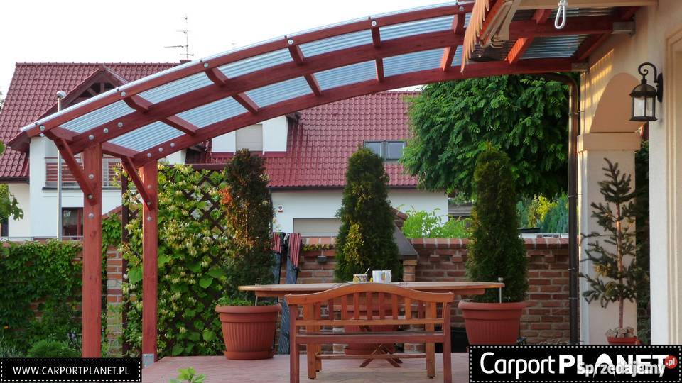 Zadaszenie tarasu wykonane z drewna klejonego na Opole