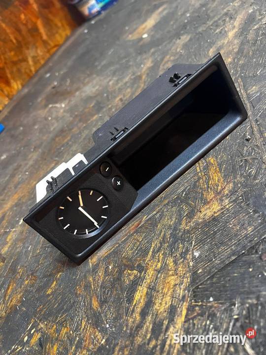 Półeczka zegarek analogowy BMW E36 Pozostałe Piasek