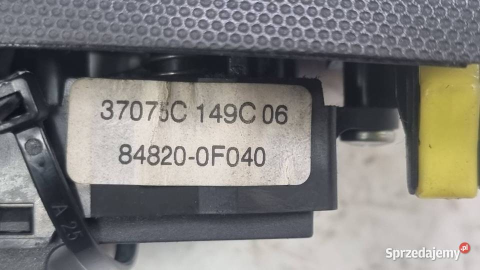 PRZYCISK TOYOTA COROLLA VERSO 848200F040 osobowe Lipno