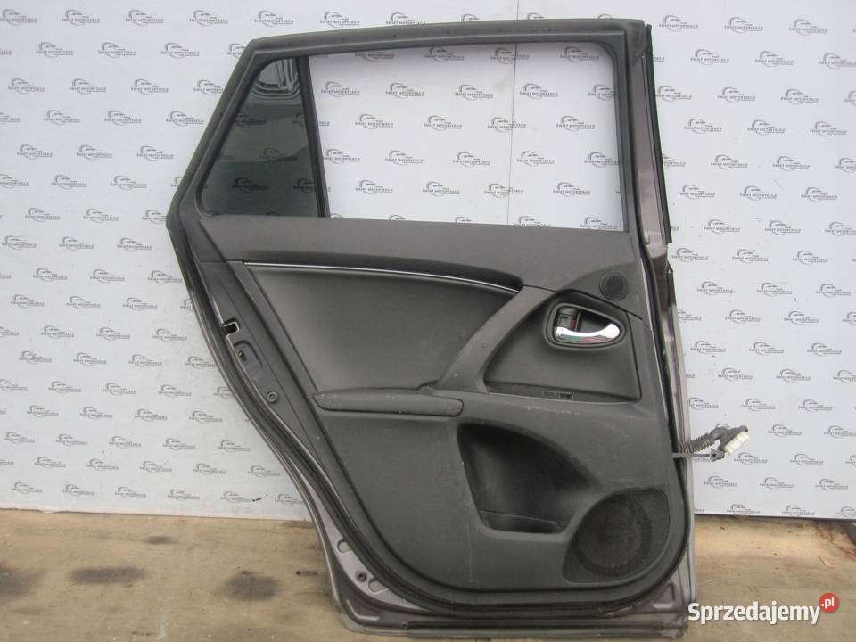 TOYOTA AVENSIS T27 III 10r drzwi lewe tył