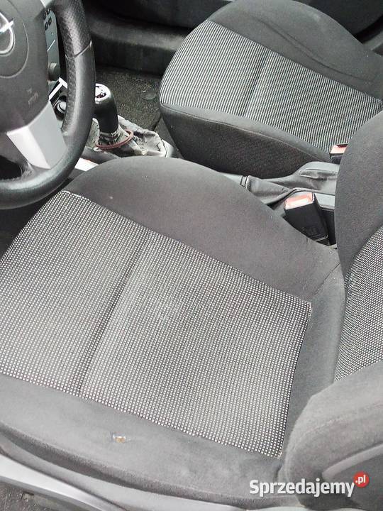 syndyk sprzeda samochód Opel Astra