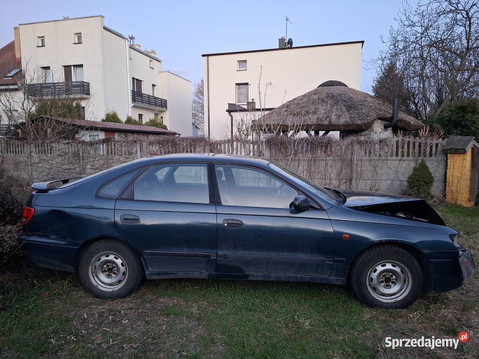 Toyota Carina uderzona z przodu wielkopolskie