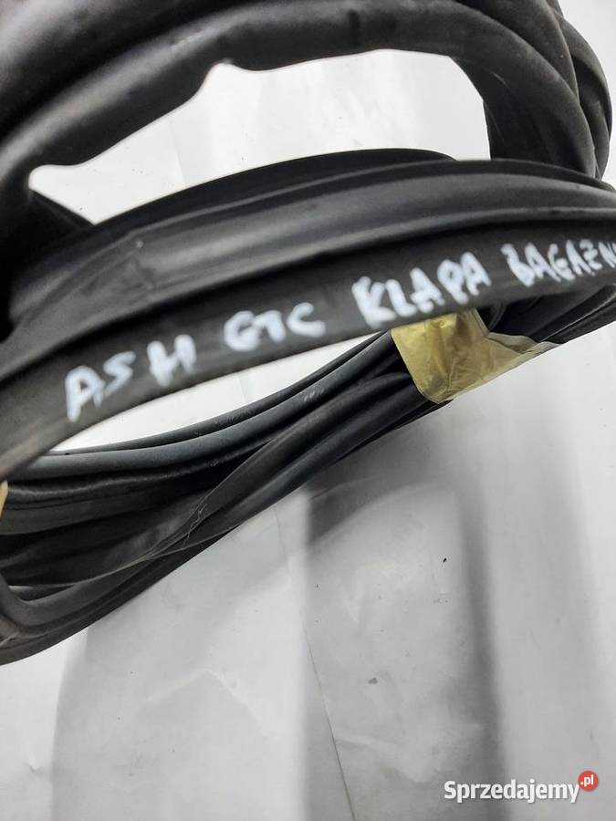 Opel Astra H GTC uszczelka klapy tylnej klapy