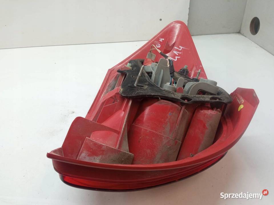 LAMPA TYŁ PRAWA EU 5D HB Toyota Auris I 20062012