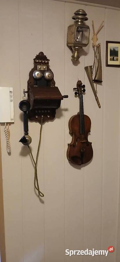 Zabytkowy telefon na ścianę z lat XX w Kraków