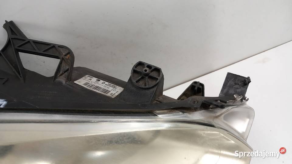TOYOTA VERSO 20092013 LAMPA PRZÓD PRAWA Lampy przednie Zbierkowo