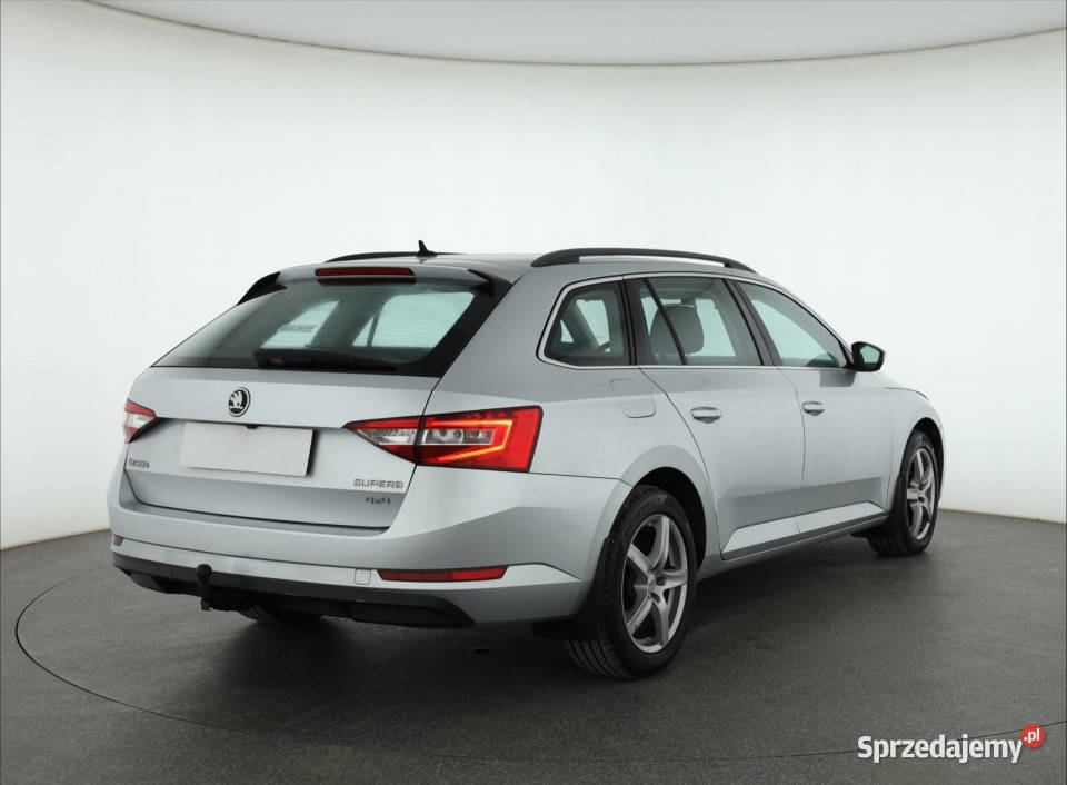 Skoda Superb 20 TDI światła do jazdy dziennej