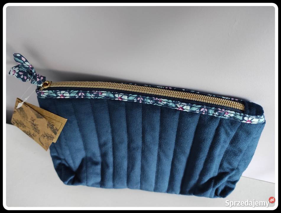 Granatowa nowa kosmetyczka YVES ROCHER sprzedam