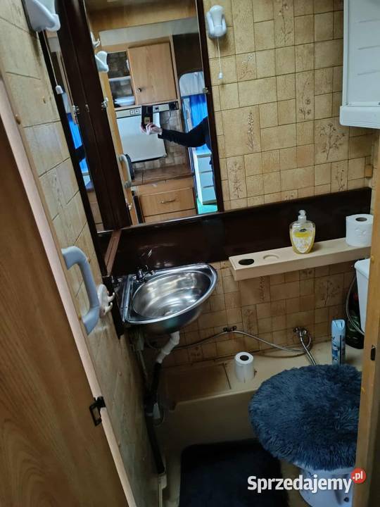 Przyczepa kempingowa samym Zalewem Sulejowskim w Barkowice Mokre