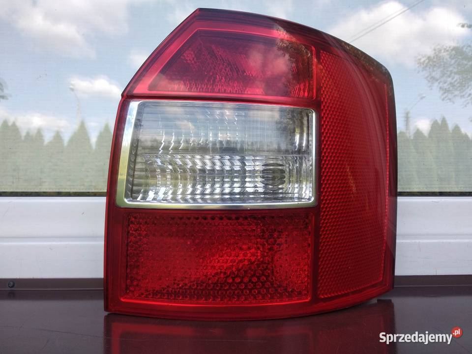 Audi A4 B6 kombi Avant lampa tył tylna prawa Sieradz
