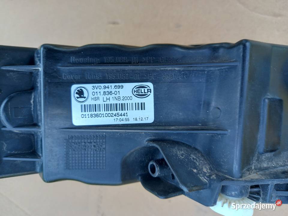 Skoda Superb 3V Lampa przeciwmgielna lewy przód