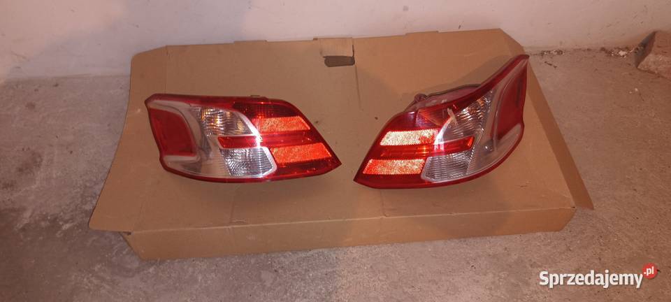Lampa tylna tył prawa lewa komplet Peugeot 301 Krzemienica