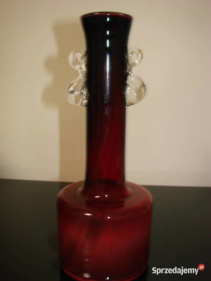 wazon z czerwonego szkła Porcelana i szkło Pruszcz Gdański